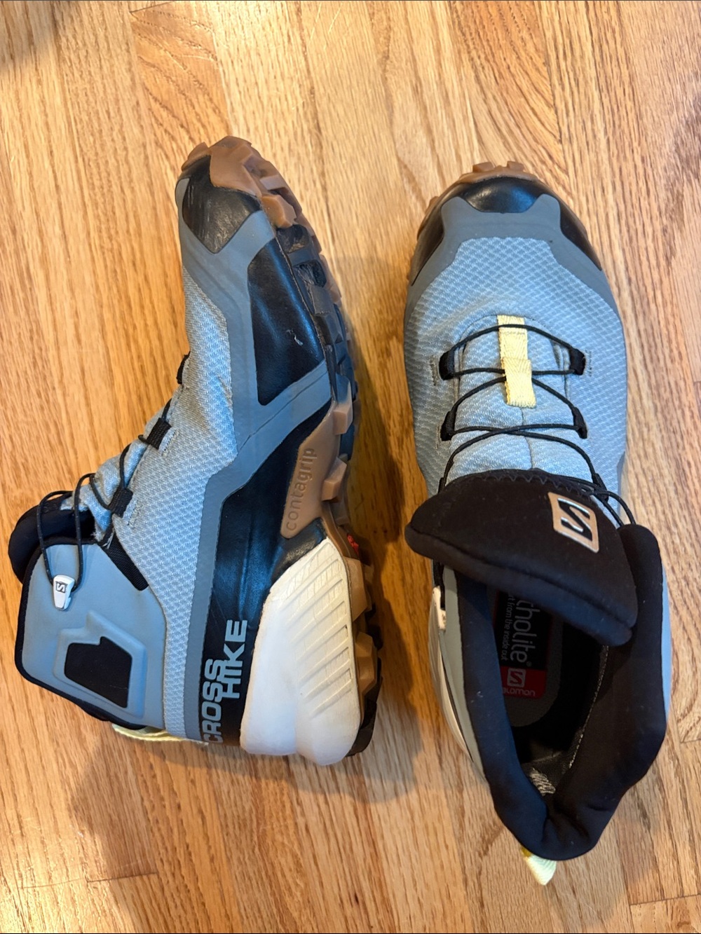 Salomon size 6 Men’s Cross-Hike Blue Trail Shoes